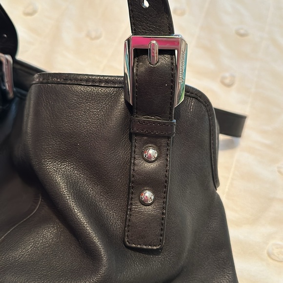 B Makowsky Leather Shoulder bag. Used Condition. See flaws in photos - Picture 8 of 10